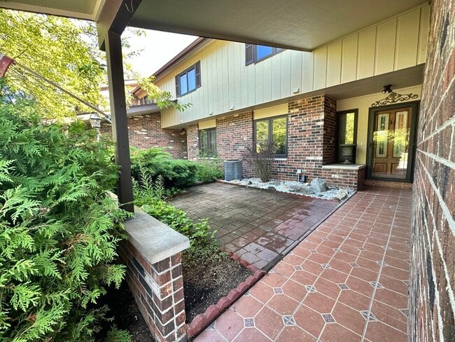 Building Photo - 12930 N Colony Dr