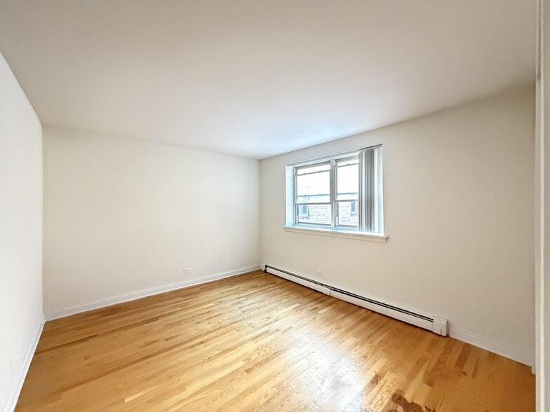 Building Photo - 3710 N Pine Grove Ave