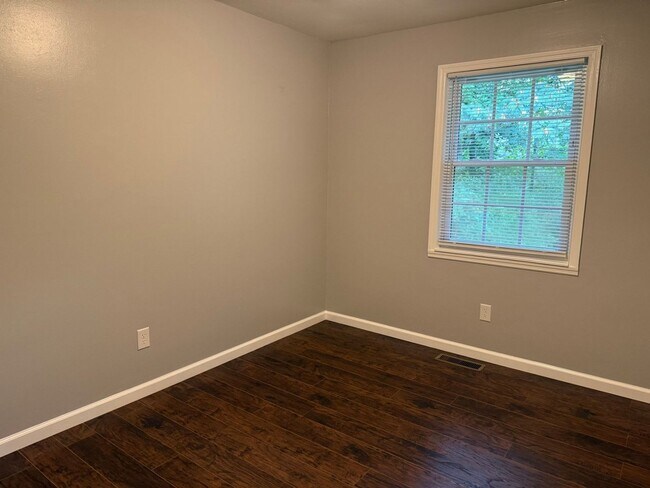 Building Photo - Beautiful 3 Bedroom House in West Knoxville