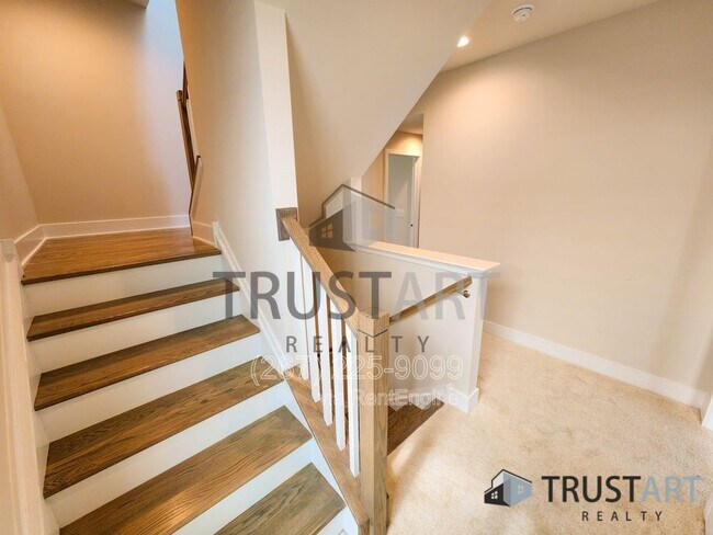 Building Photo - 3150 Parkview Walk