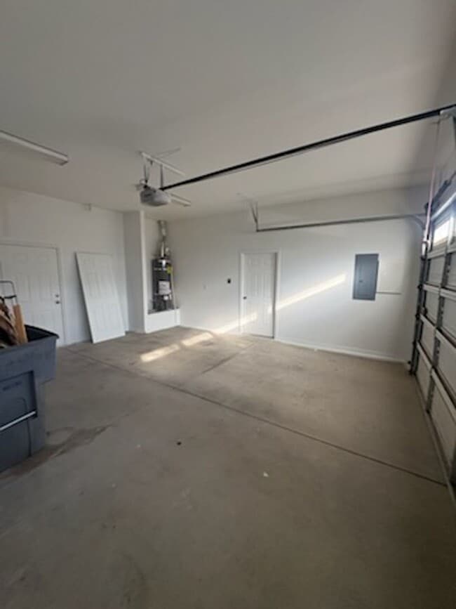 Building Photo - 3 Bedroom Townhome At Sky Ridge Community In Hurricane