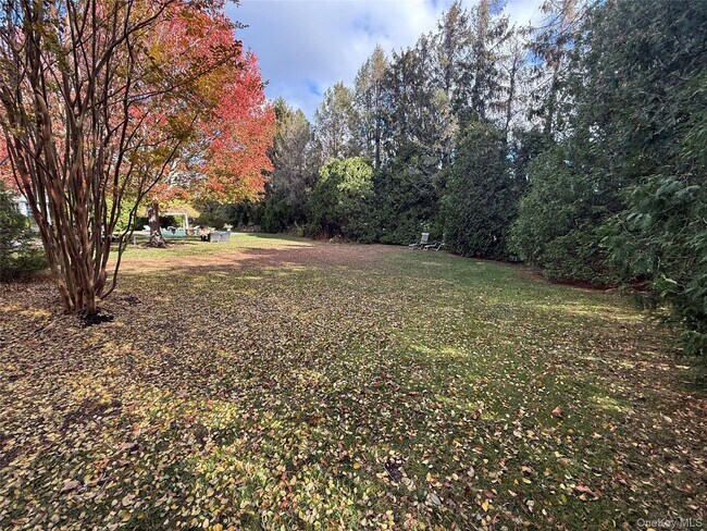 Building Photo - 2465 Fairway Dr