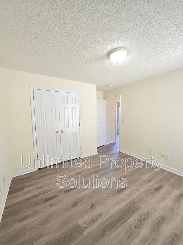 Building Photo - 5010 Hunters Trail