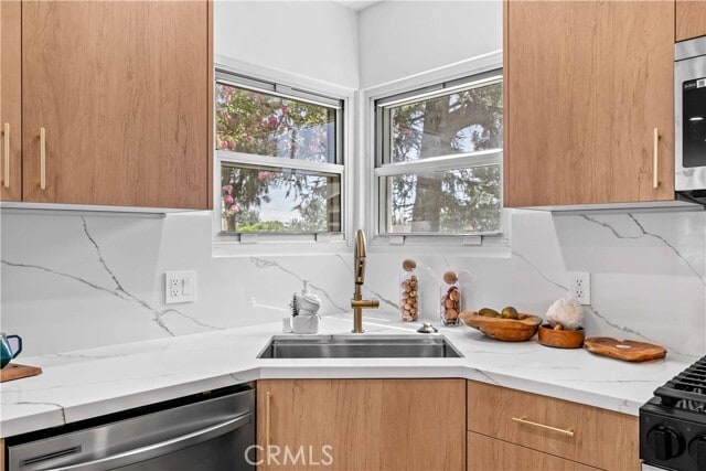 Building Photo - 2105 Pass