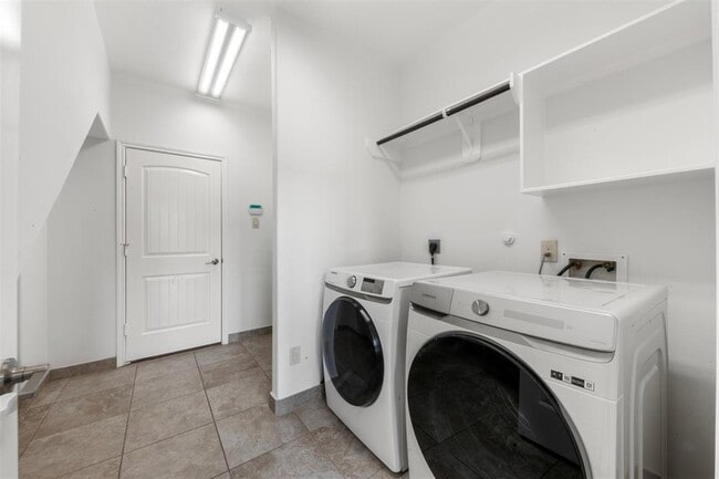 Building Photo - 3646 Aldridge Dr