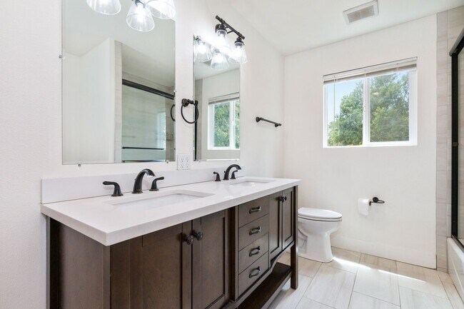 Building Photo - Beautiful 3B/3B Westside Atascadero