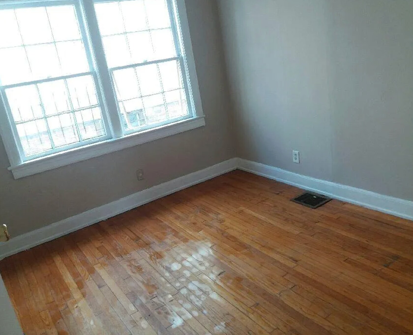 Building Photo - 3118 Avenue Q
