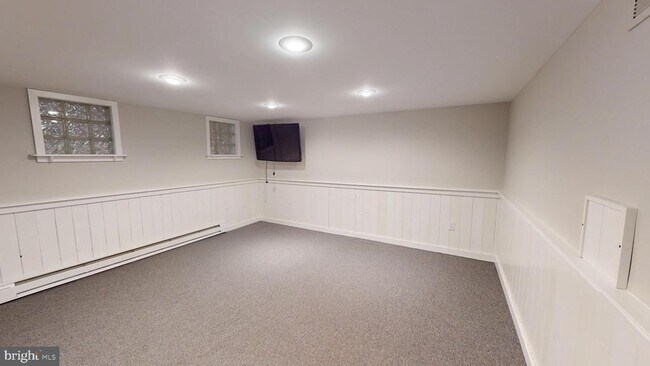 Building Photo - 72 Whethersfield Cir