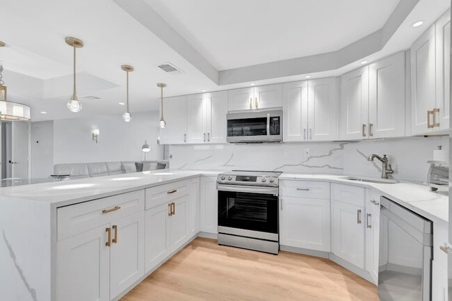 Building Photo - 1 Harbourside Dr