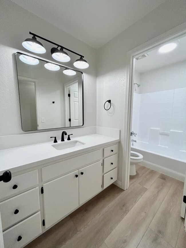 Building Photo - Gorgeous, newly remodeled single story home 3bd 2ba