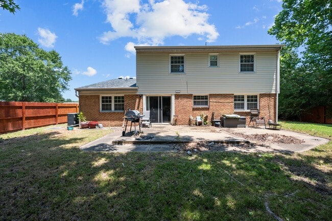 Building Photo - 4399 Hialeah Dr