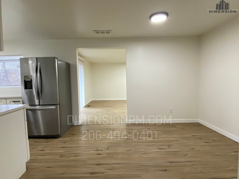 Building Photo - 11867 SE 170th Pl