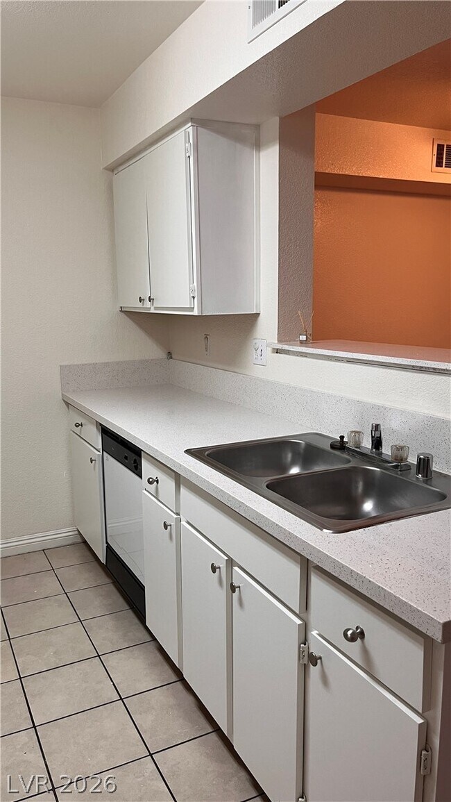 Building Photo - 8101 W Flamingo Rd