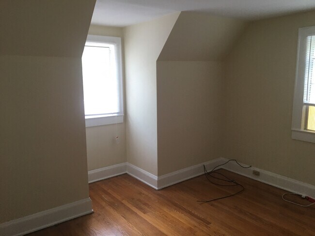 Building Photo - 170 20th St NE