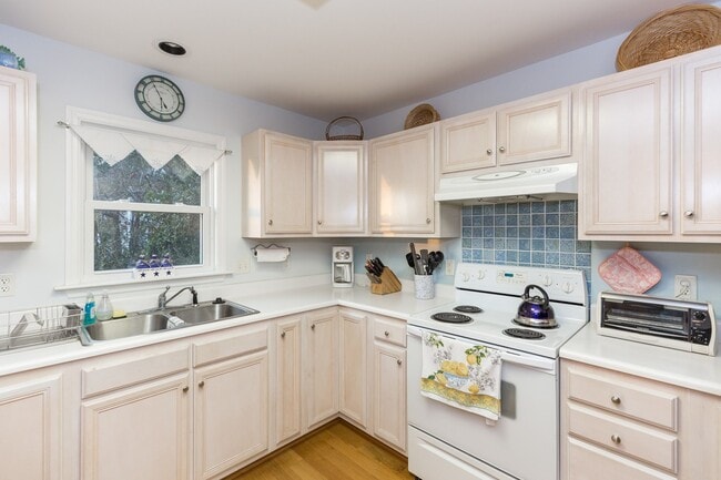 Building Photo - OFF-SEASON MONTHLY RENTAL STARTING JANUARY...