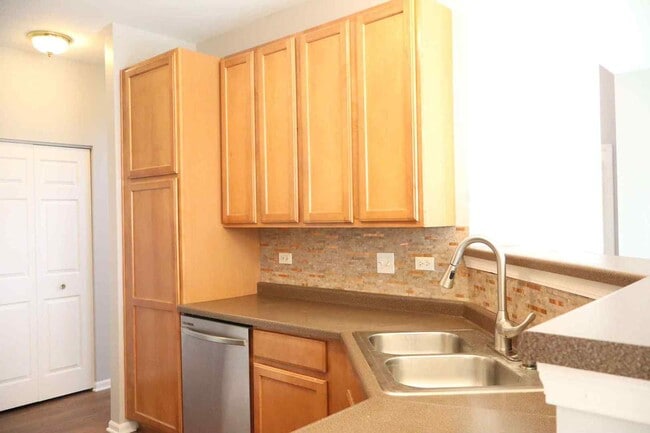 Building Photo - 267 S Alder Creek Dr