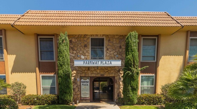 Building Photo - Parkway Plaza Apartments