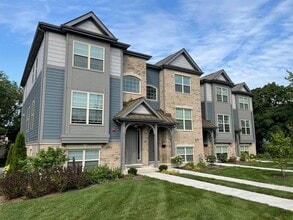 Building Photo - 664 Elm St