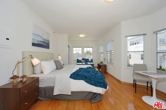 Building Photo - 26 Breeze Ave