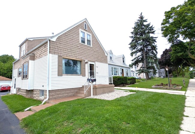Building Photo - 2339 S 98th St