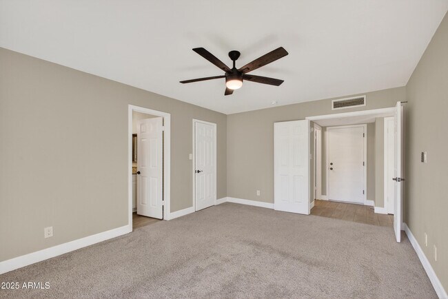 Building Photo - 6833 E Kelton Ln