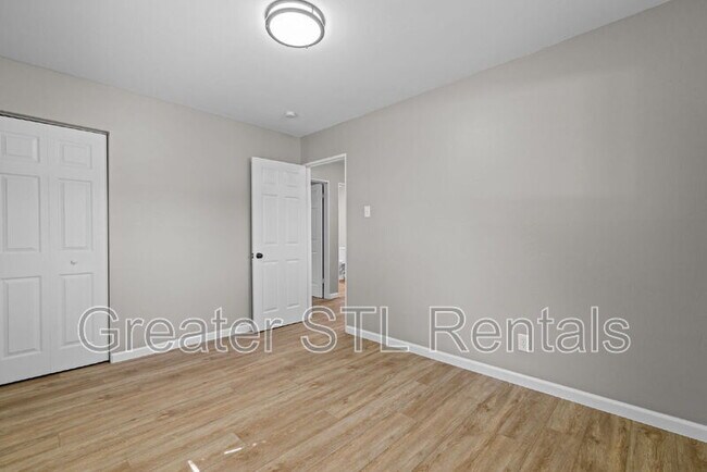 Building Photo - 1412 E Pitman Ave