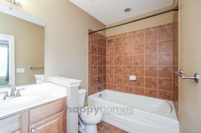 Building Photo - Stunning 2BR/2BA Condo in the Heart of Mt. Pleasant