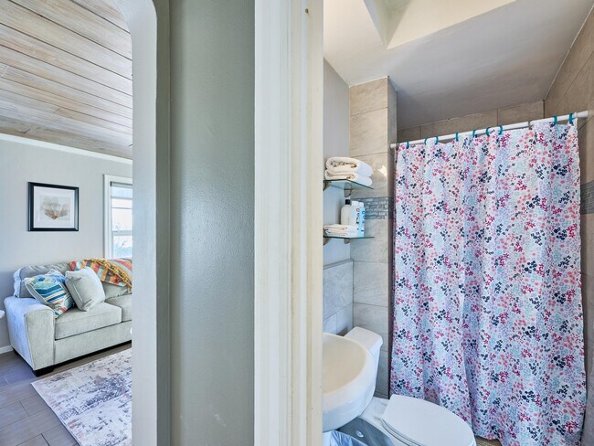 Building Photo - 1214 E Atlantic Ave