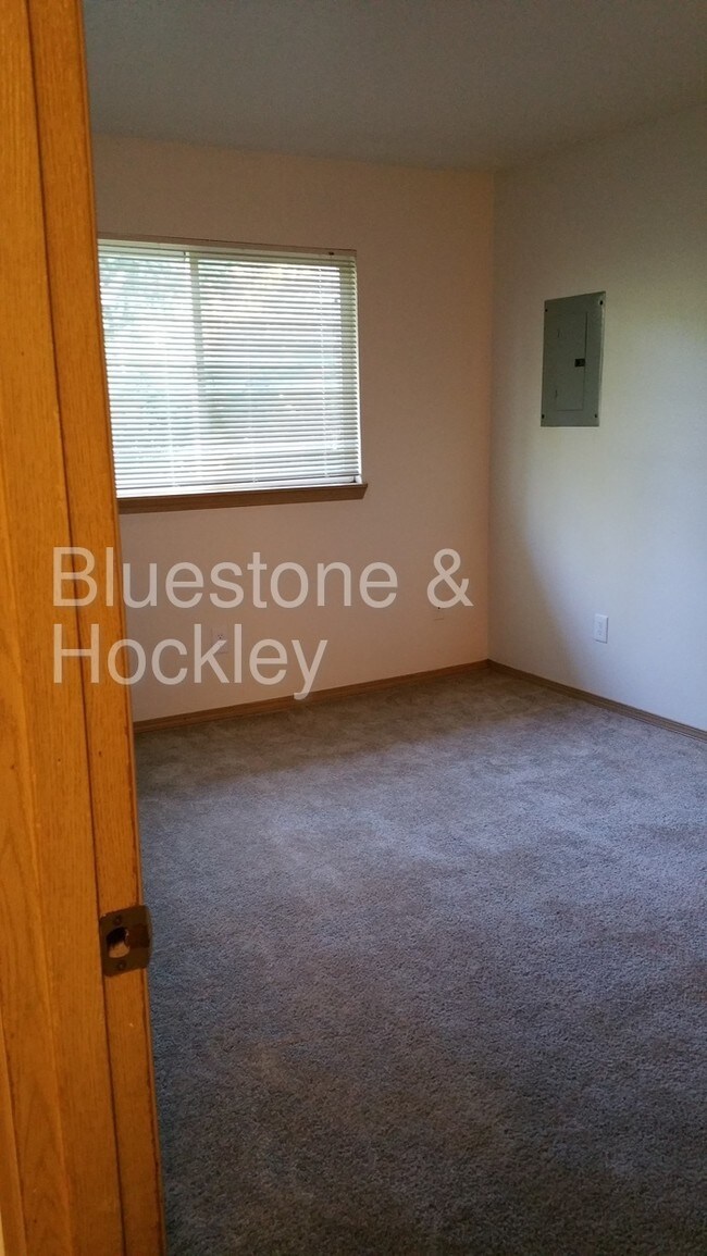 Building Photo - 4631 SW Luradel St