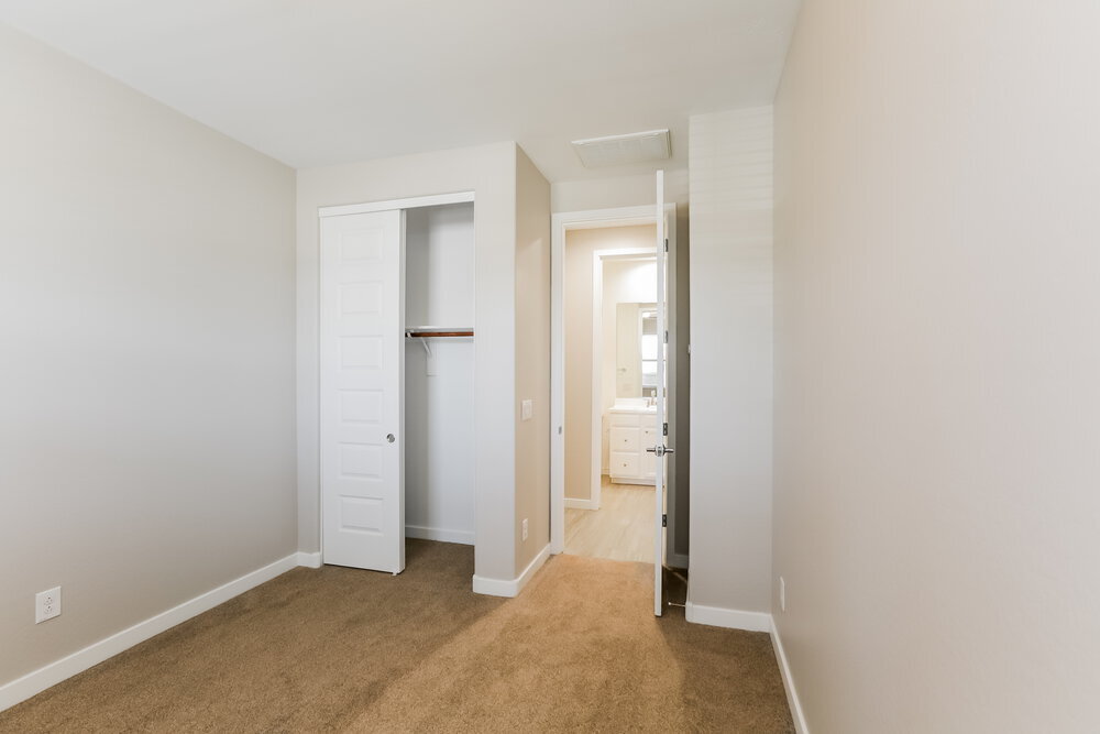 Building Photo - 1219 E Glass Ln