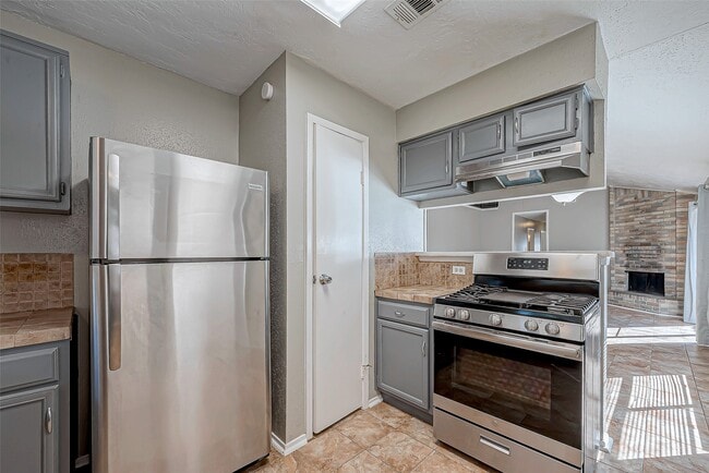 Building Photo - 5105 Beaver Hollow Dr