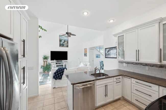 Building Photo - 400 Noyack Rd