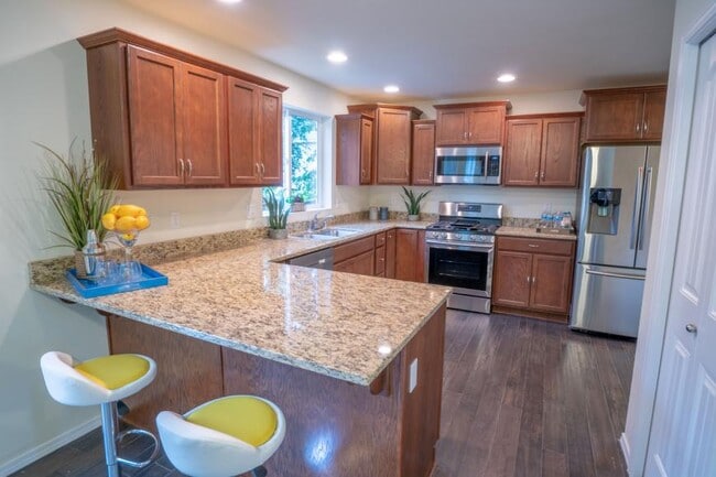 Building Photo - 5 bedroom in Shoreline WA 98133