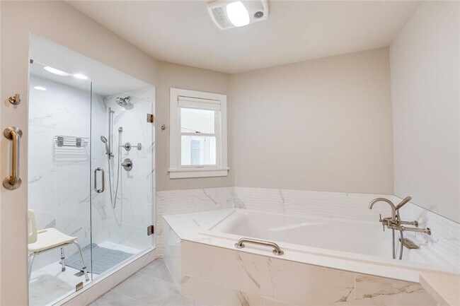 Building Photo - 35 Ashleigh Terrace NE
