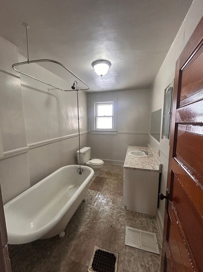 Building Photo - 926 Rivermet Ave