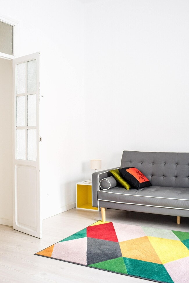 Explore this vibrant living room that blends style with comfort. - Pulse