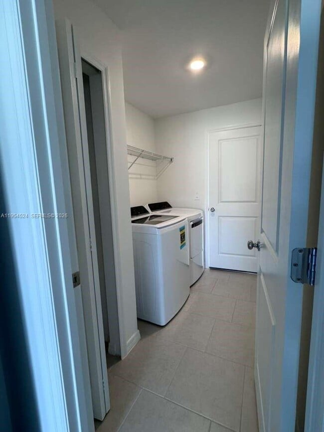 Building Photo - 17245 Cantu Ct