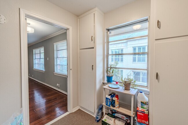 Building Photo - 6106 Averill Way