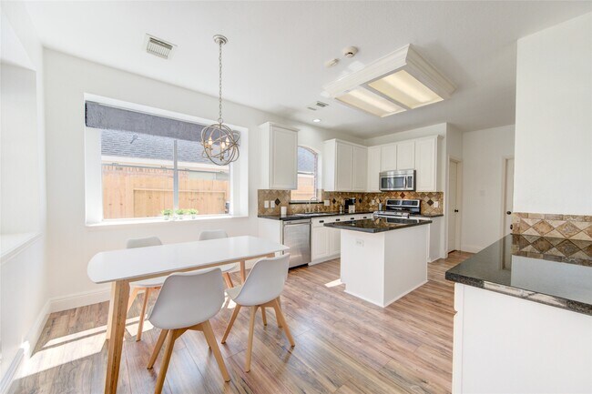 Building Photo - 6119 Rachels Ct