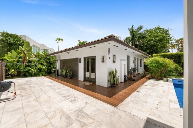 Building Photo - 9465 NW 52nd Doral Ln