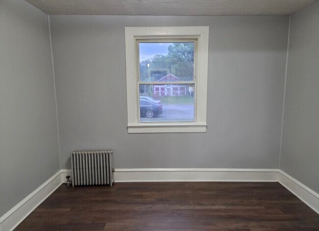 Building Photo - 254 Main St