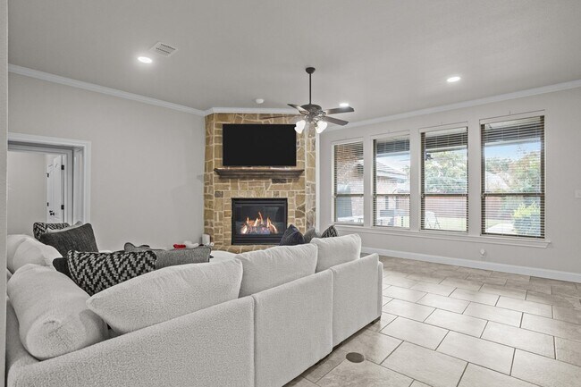 Building Photo - 5903 Sabine Dr