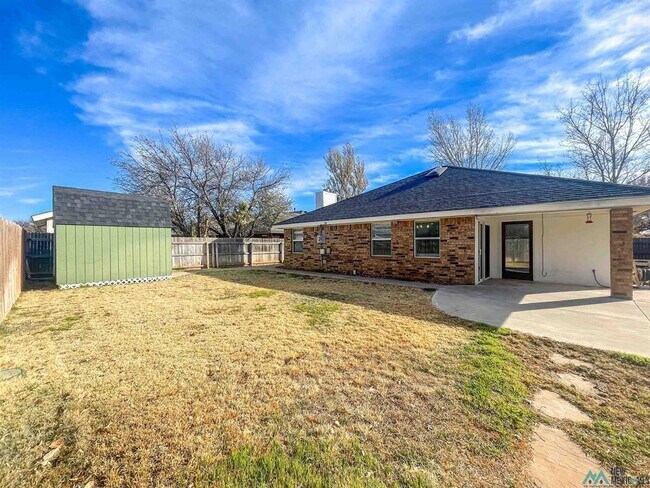Building Photo - 2140 Northglen Dr