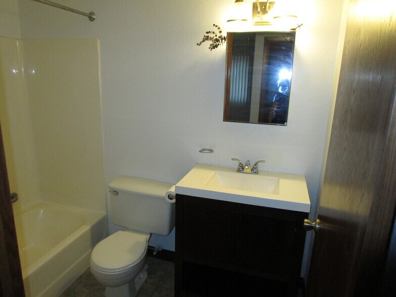 Building Photo - 830 S Moore St