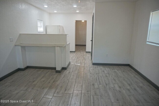 Building Photo - 2850 Shwonda Ave NE