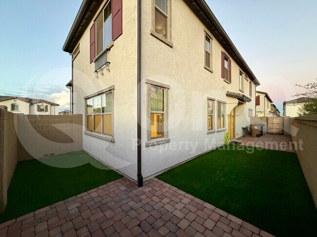 Building Photo - 1235 W Sparrow Dr