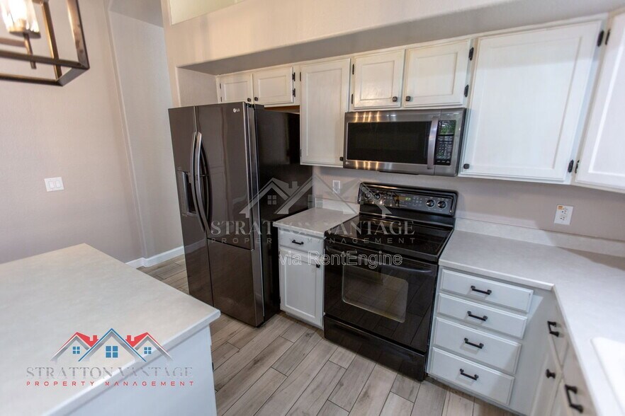 Building Photo - 9825 W Runion Dr