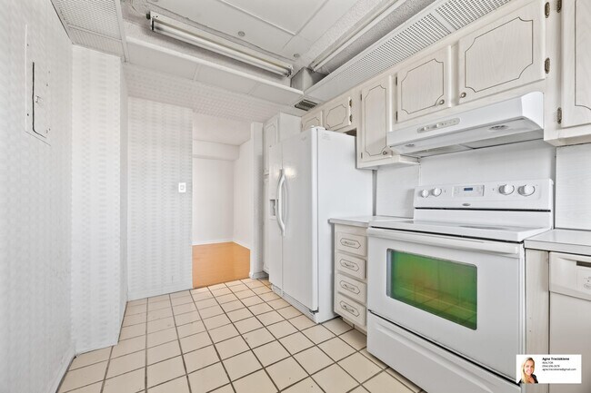 Building Photo - 137 Golden Isles Dr