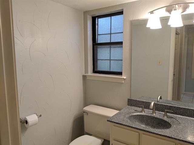 Building Photo - 2705 Cummings Dr