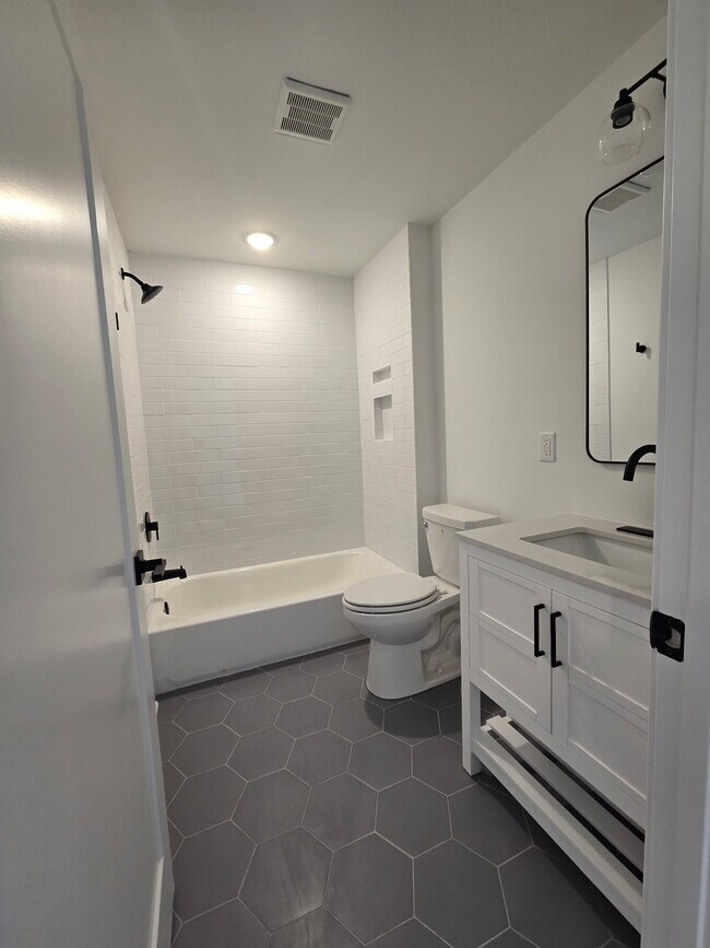 Building Photo - Onyx Ridge 1